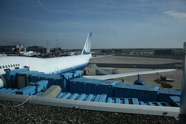 Boing 747-400 UA901